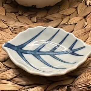 Vintage Japanese Porcelain Leaf Shaped Soy Sauce Dish Blue & White Sansui Mark